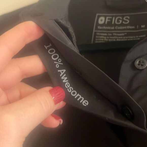 ✨Figs Nala Shortsleeve Black Sz Medium ScrubPolo✨ - Picture 9 of 10